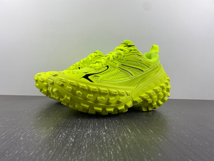 BALCIA DEFENDER SNEAKER