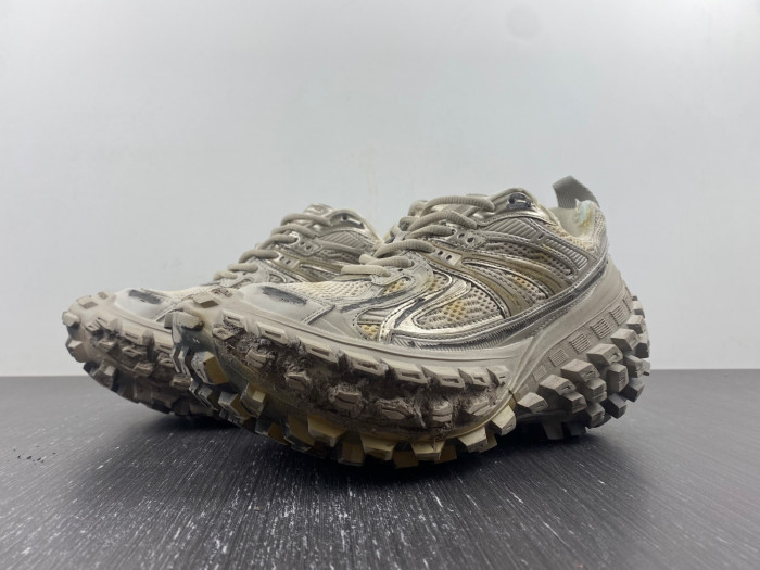 BALCIA DEFENDER SNEAKER