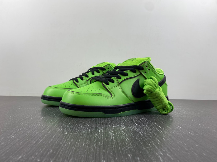 The Powerpuff Girls x Nike SB Dunk Low 