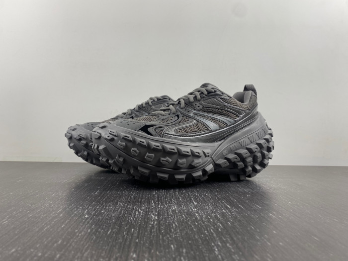 BALCIA DEFENDER SNEAKER