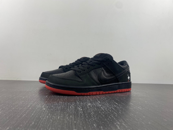 Nike SB Dunk Low Black Pigeon 883232-008