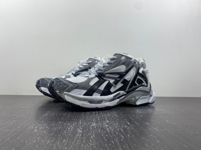 BALCIA RUNNER SNEAKER