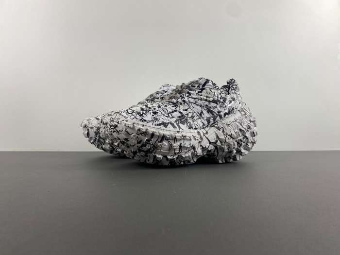 BALCIA DEFENDER SNEAKER