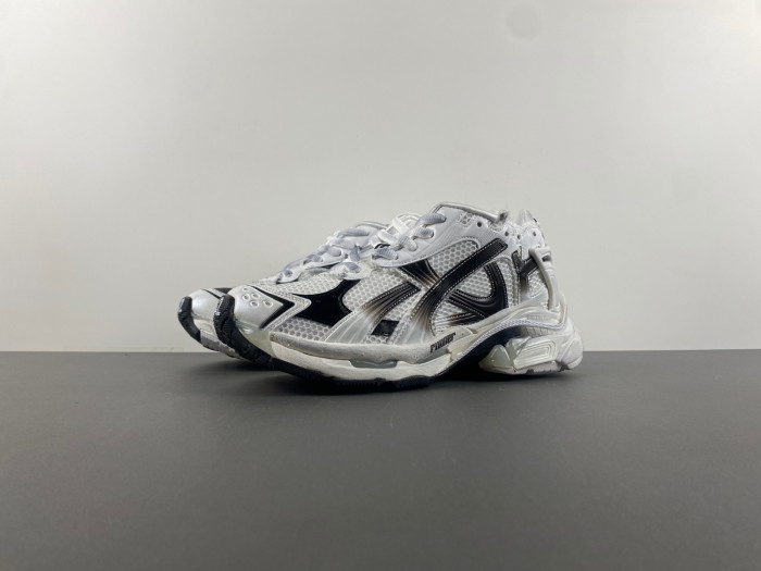 BALCIA RUNNER SNEAKER