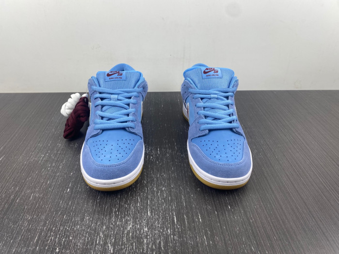 Nike SB Dunk Low Phillies DQ4040-400