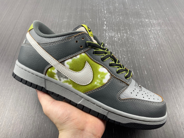 Nike SB Dunk Low HUF Wait, What!? (Friends and Family) FD8775-002