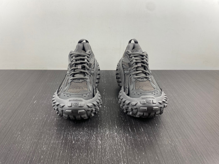 BALCIA DEFENDER SNEAKER