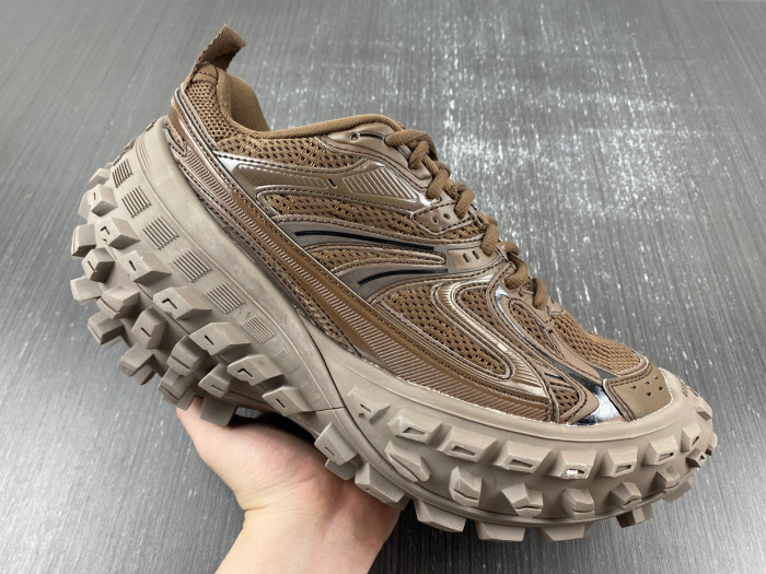 BALCIA DEFENDER SNEAKER