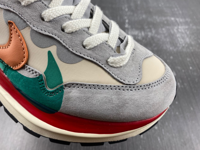 Sacai X NIKe regasus vaporrly SP DD1875-107