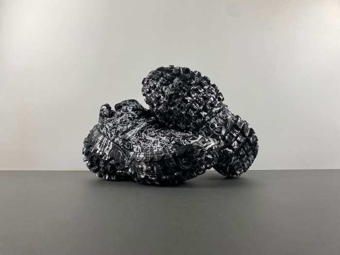 BALCIA DEFENDER SNEAKER