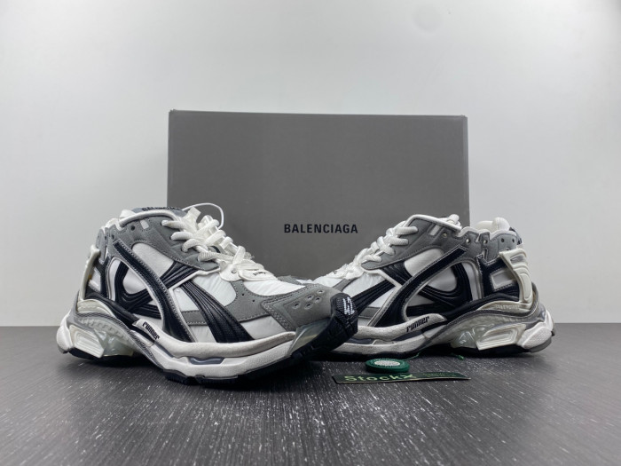 BALCIA RUNNER SNEAKER