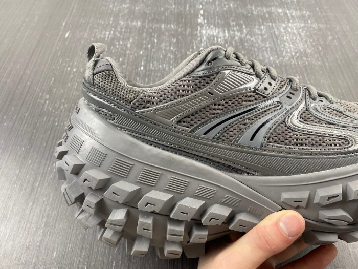 BALCIA DEFENDER SNEAKER