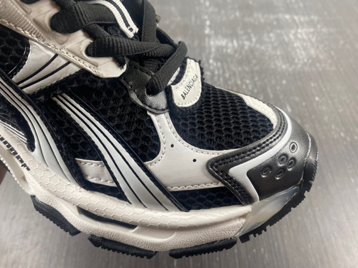 BALCIA RUNNER SNEAKER