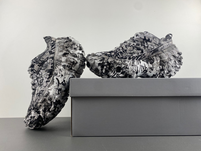 BALCIA DEFENDER SNEAKER