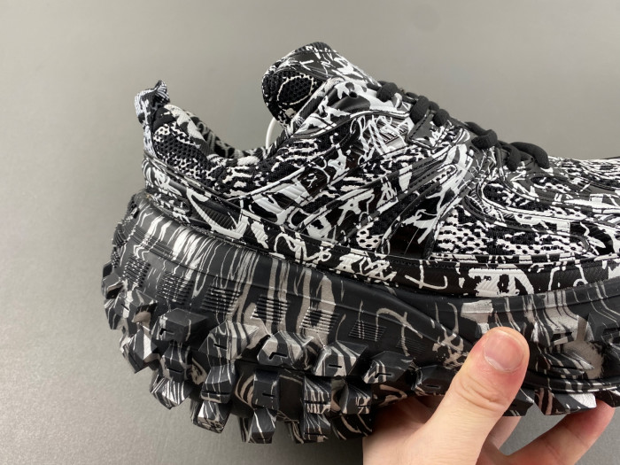 BALCIA DEFENDER SNEAKER