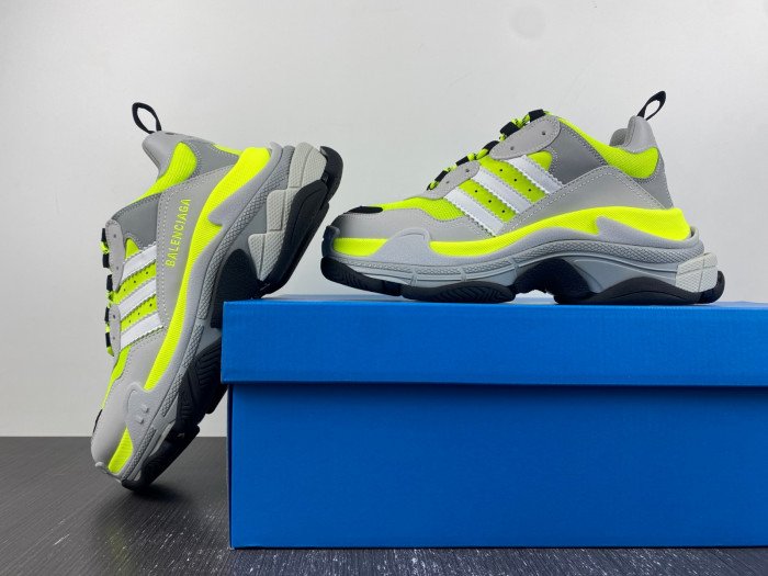 BALCIA TRIPLE S SNEAKER