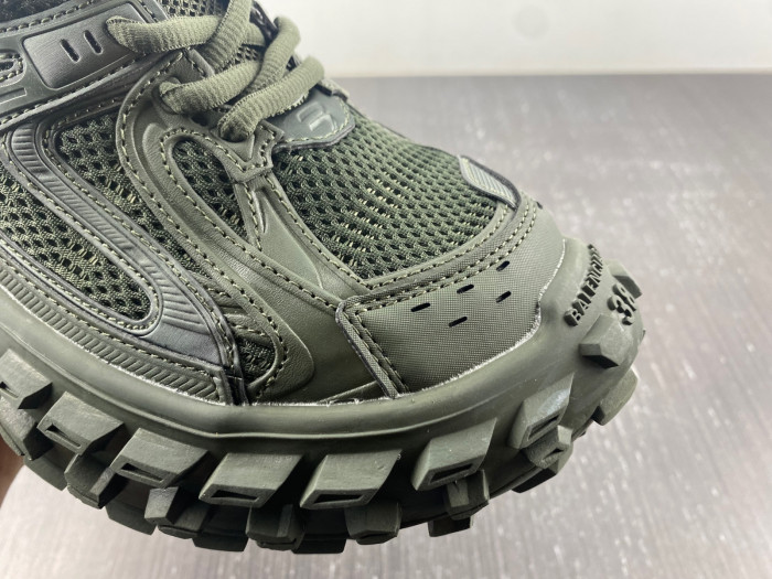 BALCIA DEFENDER SNEAKER