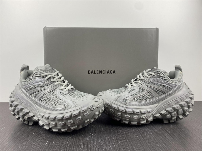 BALCIA DEFENDER SNEAKER