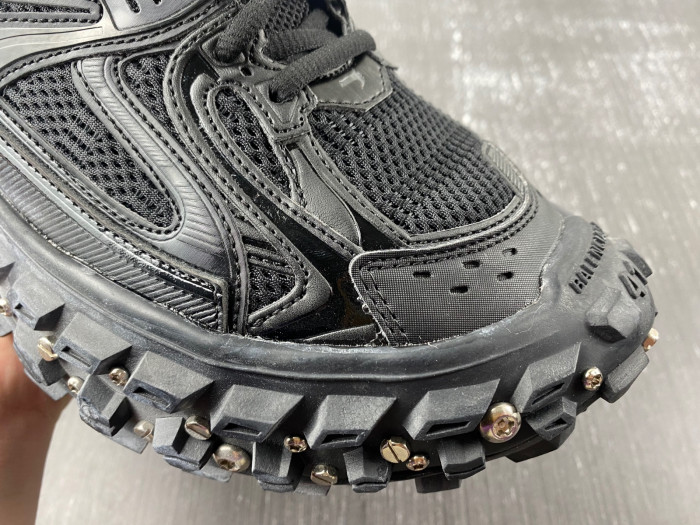 BALCIA DEFENDER SNEAKER