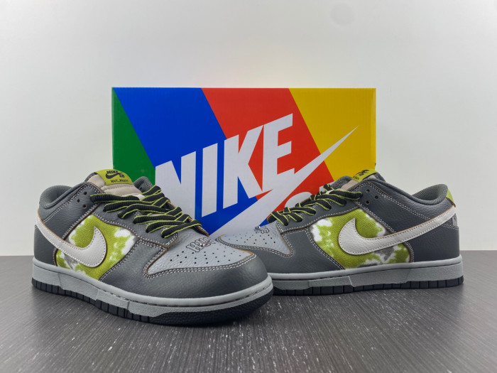 Nike SB Dunk Low HUF Wait, What!? (Friends and Family) FD8775-002