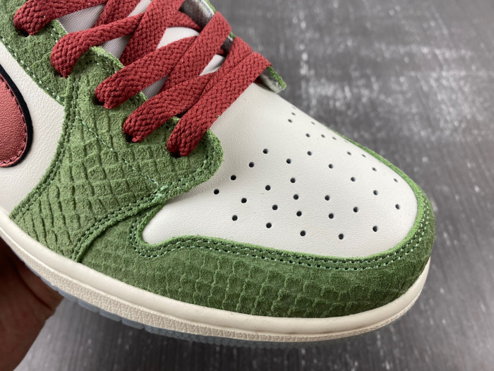 Air Jordan 1 Low OG "Year Of The Dragon" FN3727-100