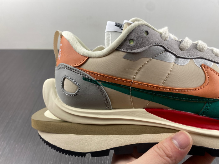Sacai X NIKe regasus vaporrly SP DD1875-107