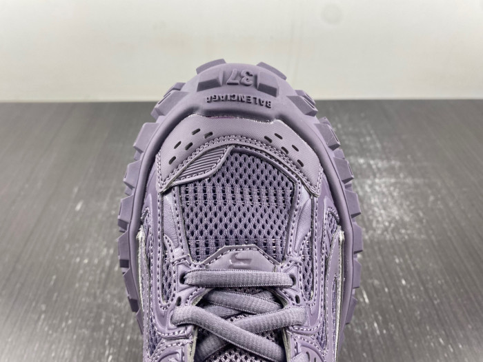 BALCIA DEFENDER SNEAKER