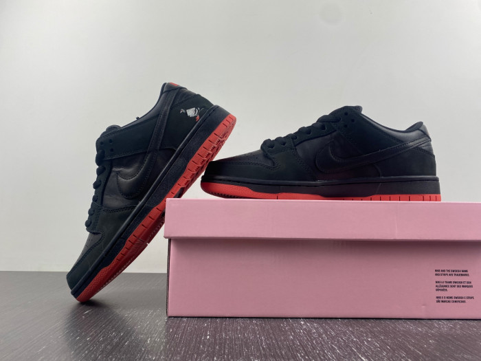 Nike SB Dunk Low Black Pigeon 883232-008