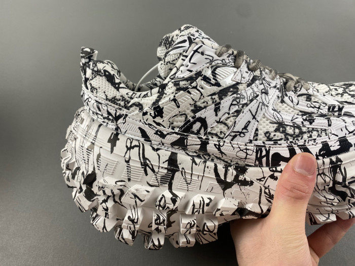 BALCIA DEFENDER SNEAKER