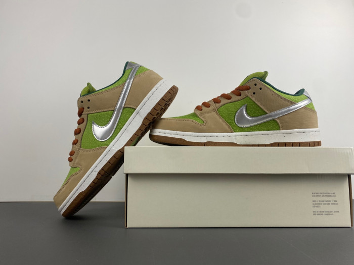 Nike SB Dunk Low "Escargot" FQ7585-200
