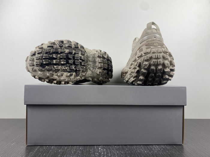 BALCIA DEFENDER SNEAKER