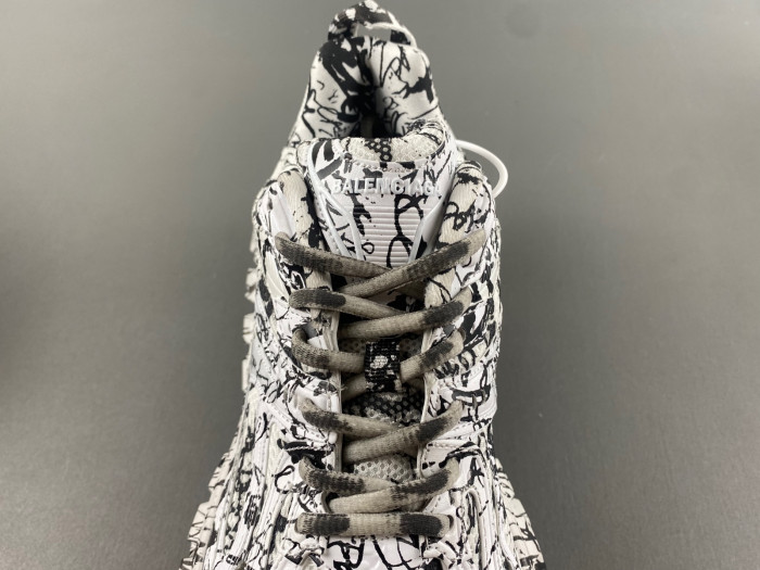 BALCIA DEFENDER SNEAKER