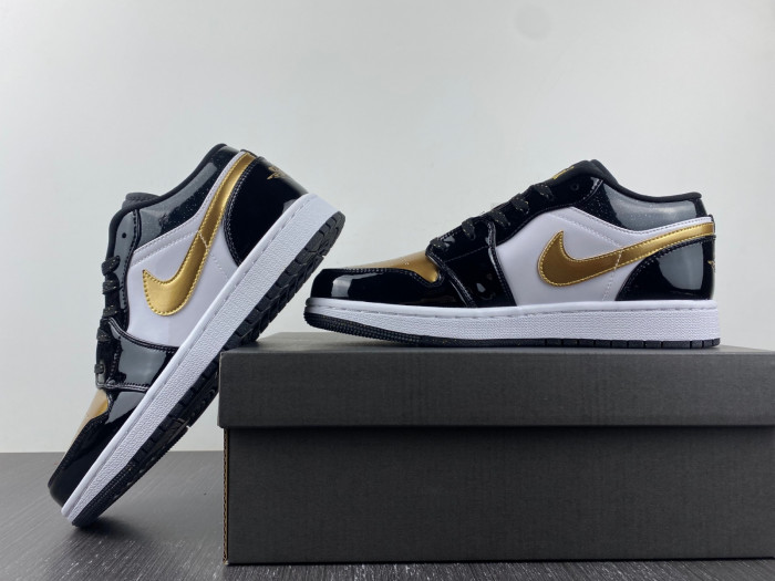 Jordan 1 Low SE Gold Toe (GS) - DR6970-071