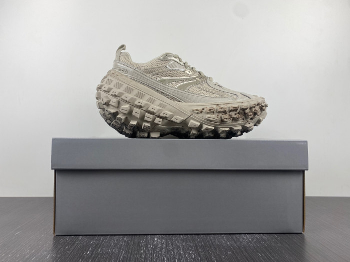 BALCIA DEFENDER SNEAKER