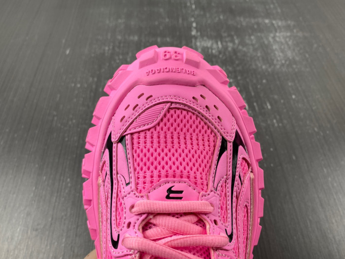 BALCIA DEFENDER SNEAKER