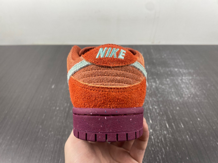 Nike SB Dunk Low Mystic Red DV5429-601