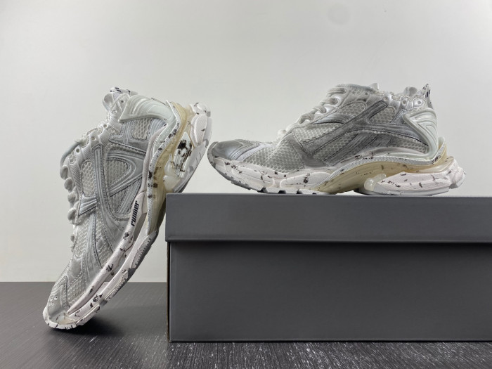 BALCIA RUNNER SNEAKER