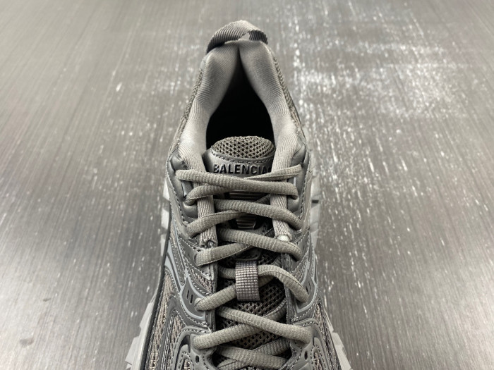 BALCIA DEFENDER SNEAKER