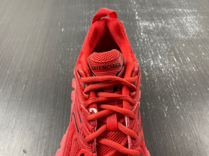 BALCIA DEFENDER SNEAKER