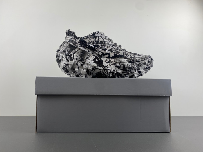 BALCIA DEFENDER SNEAKER