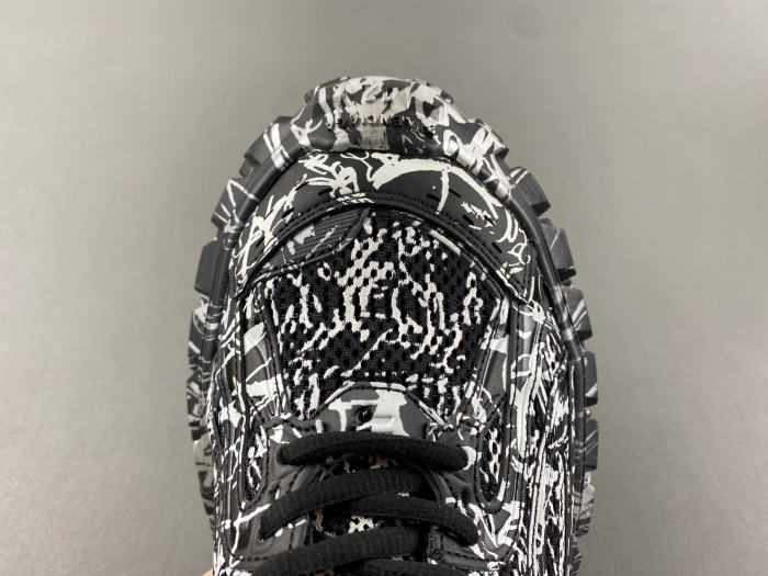 BALCIA DEFENDER SNEAKER