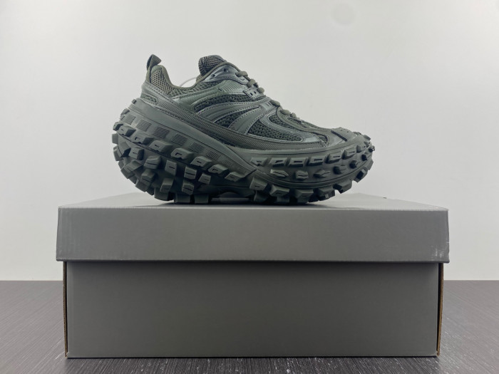 BALCIA DEFENDER SNEAKER