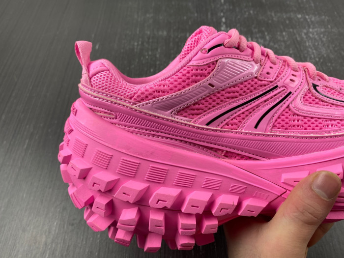 BALCIA DEFENDER SNEAKER