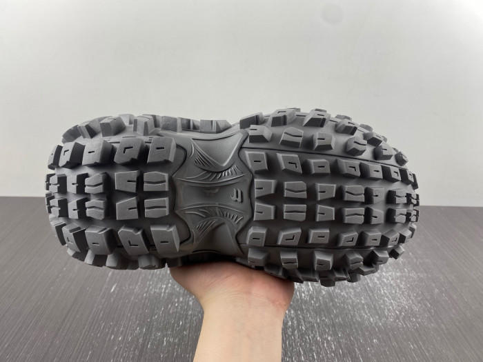 BALCIA DEFENDER SNEAKER