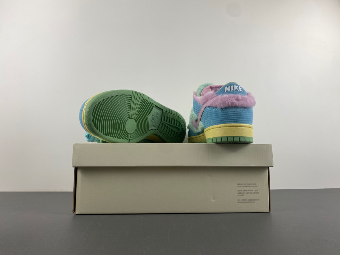 Nike x Verdy SB Dunk Low 