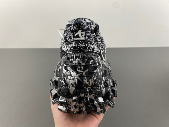 BALCIA DEFENDER SNEAKER