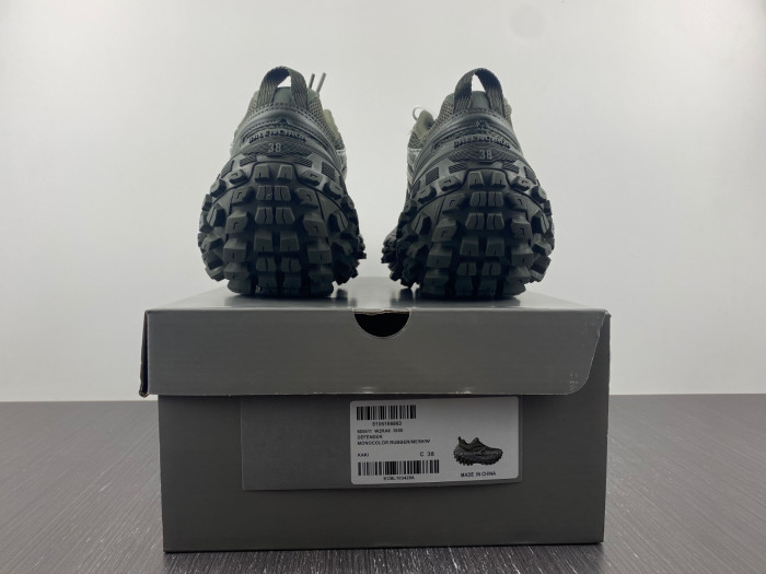 BALCIA DEFENDER SNEAKER