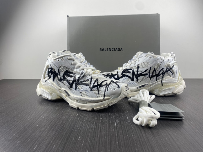 BALCIA RUNNER SNEAKER