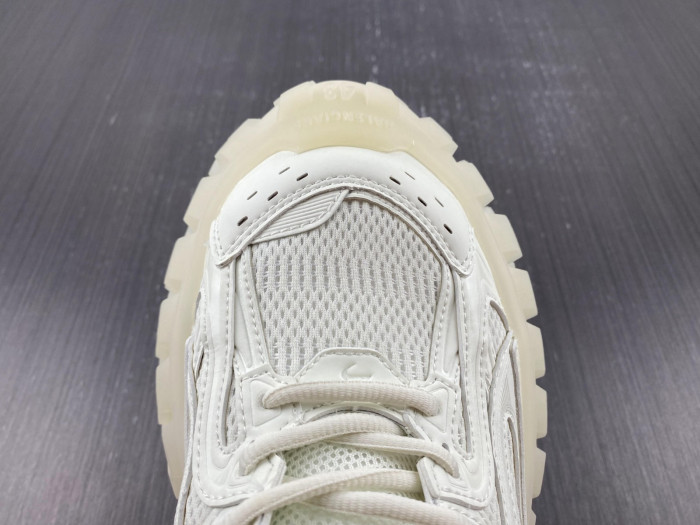 BALCIA DEFENDER SNEAKER