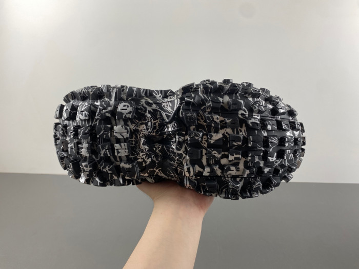 BALCIA DEFENDER SNEAKER